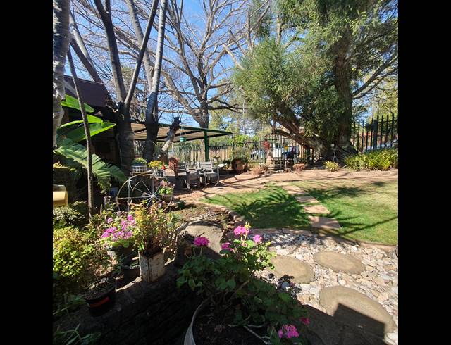 4 BEDROOM FREEHOLD FOR SALE IN PARKHILL GARDENS